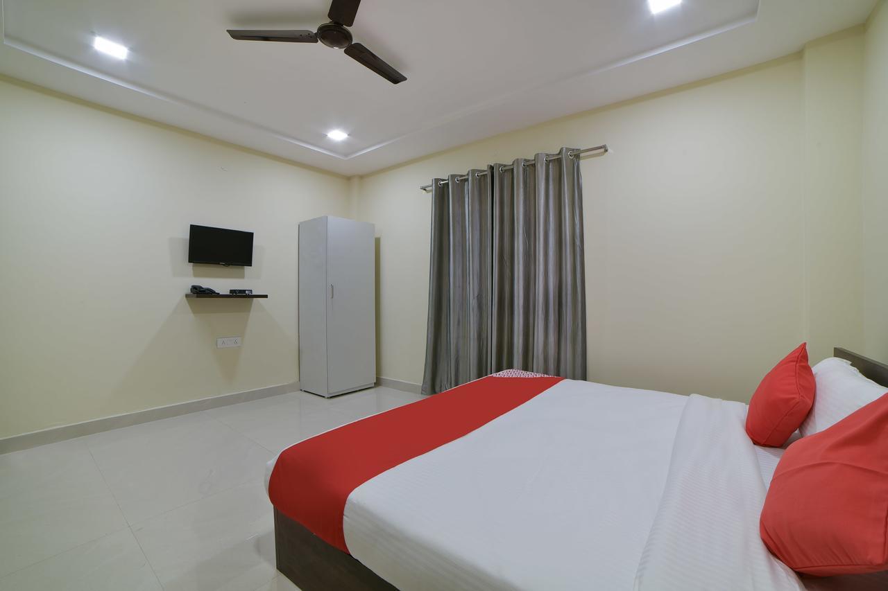 Hotel Oyo 16606 Iconic Living Hyderabad Exterior foto
