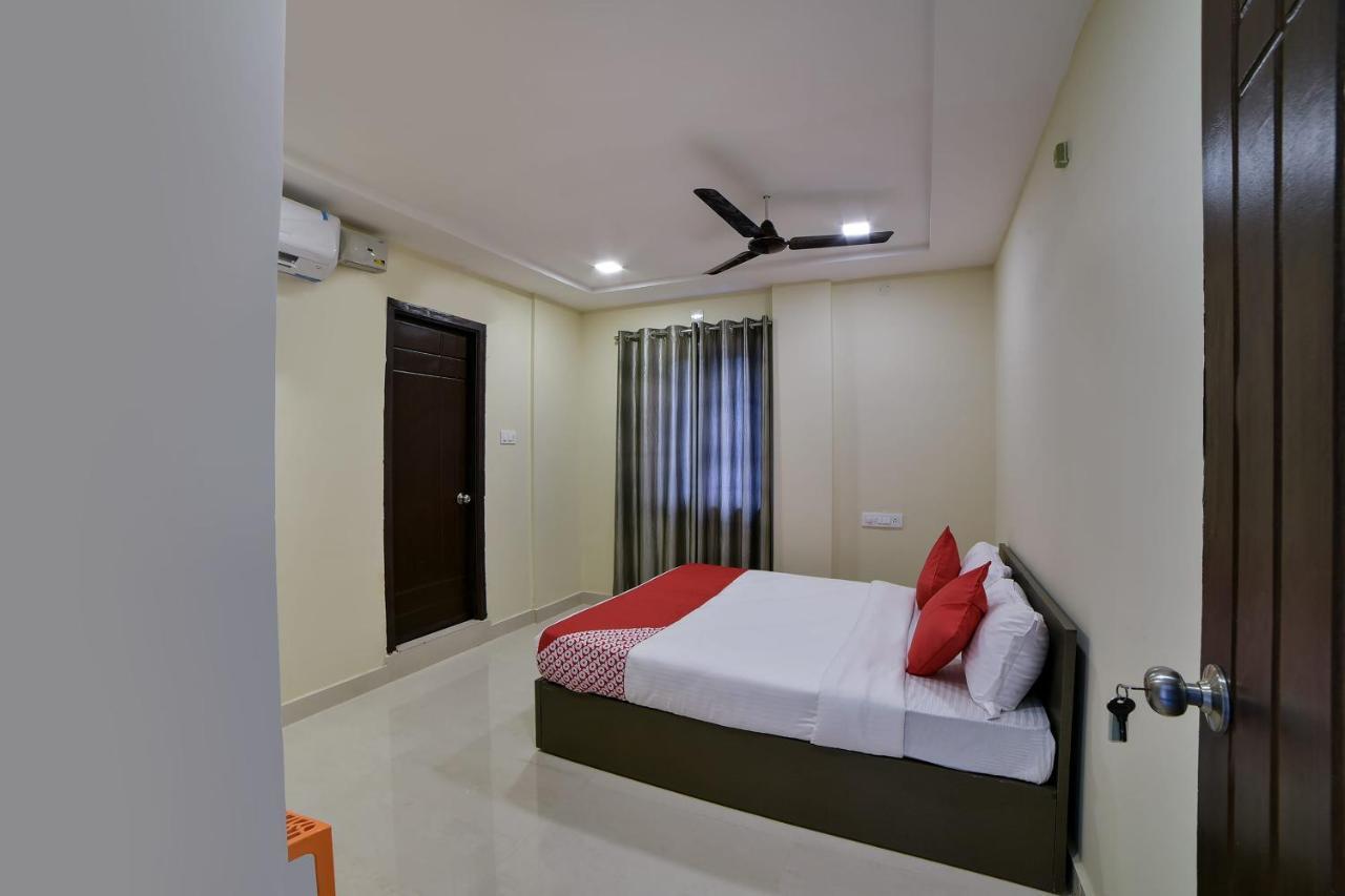 Hotel Oyo 16606 Iconic Living Hyderabad Exterior foto
